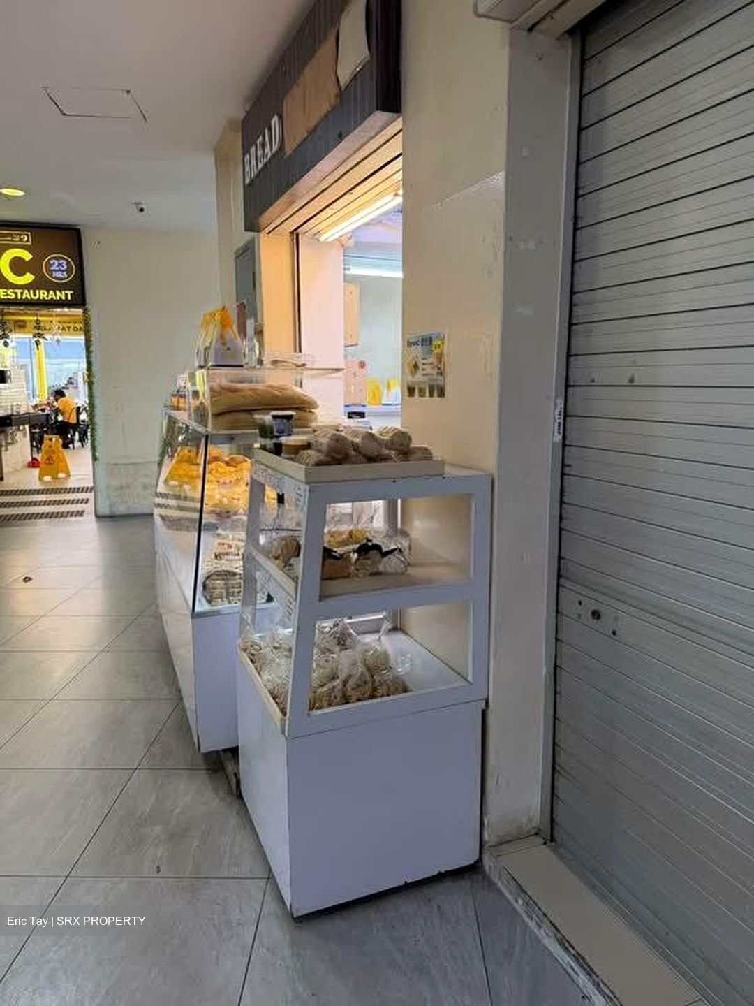 Elias Mall (D18), Retail #543707701